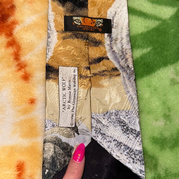 Vintage Wolf Tie 100% Silk - Picture 3 of 4